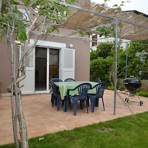 With Garden - Ana 1 Apartment